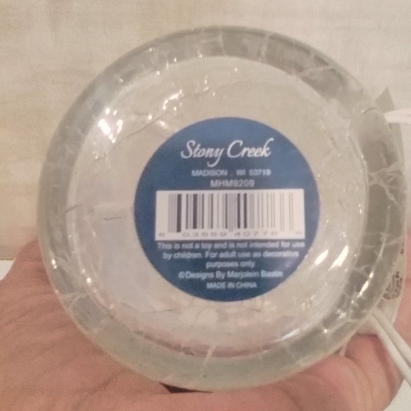 Stony Creek Hydrangea & Butterfly Light - Picture 5 of 11